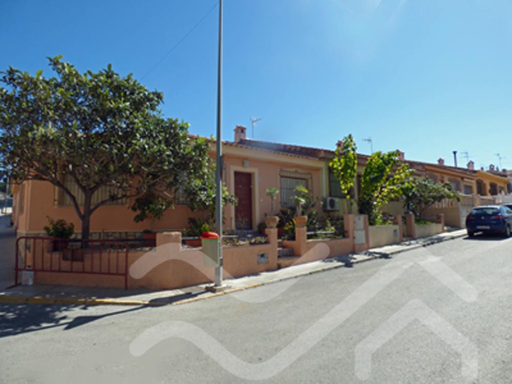 sunny street benijofar