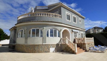 fantastic villa 5 bedrooms in la marina