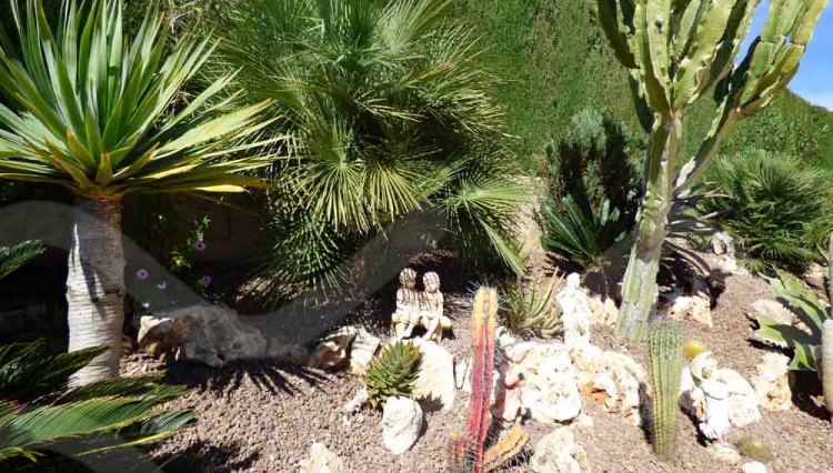 green garden beautiful mediterranean villa in guardamar