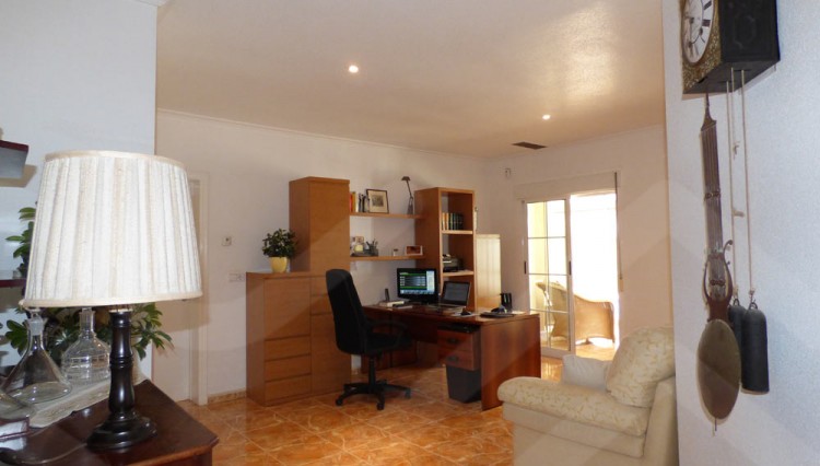 office large finca in daya nueva