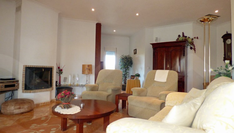 lounge large finca in daya nueva