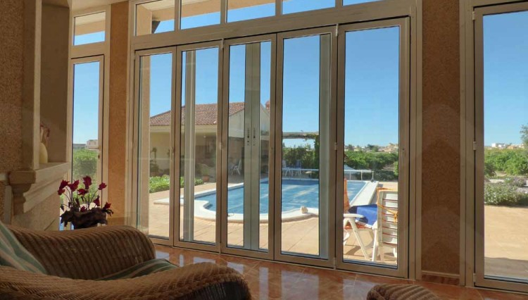 large finca in daya nueva with pool
