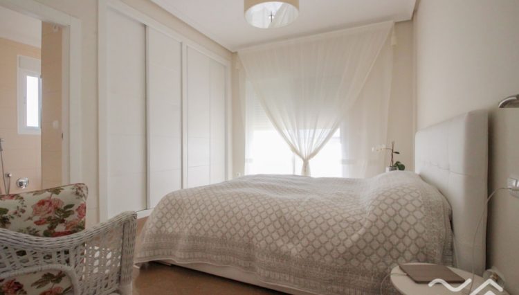 CAM10220-18