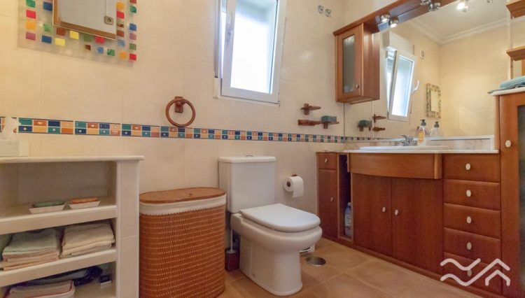 CAM10228-17