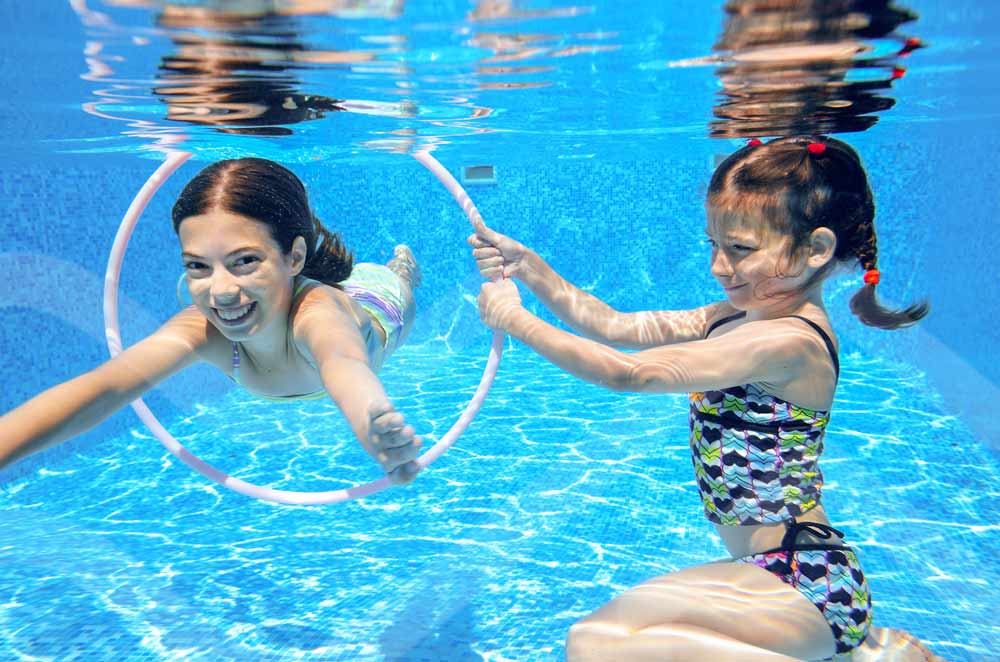 kids playing in pool el raso
