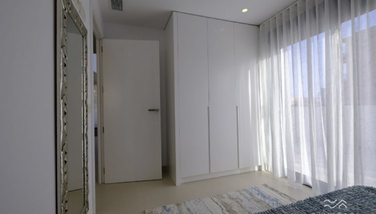 Vila 50m from the beach in Torrevieja with spectacular views