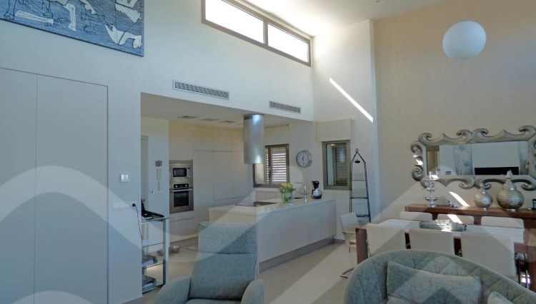 lys stor stue i privat villa rojales