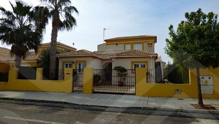 exterior view of magnificent villa in torre de la horadada