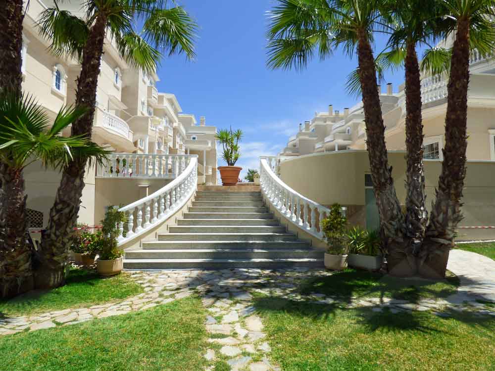 portico mar views by the sea