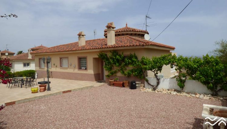villa in spain with pool and views by the beach